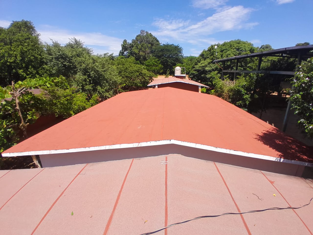 Techo impermeabilizado terminado, vista general, trabajo realizado por Grupo Umbra